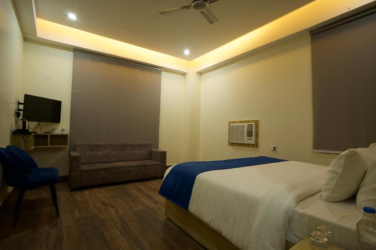 Dolphin Club Hotel Chinhat Kültér fotó