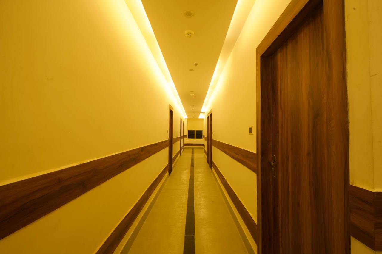 Dolphin Club Hotel Chinhat Kültér fotó