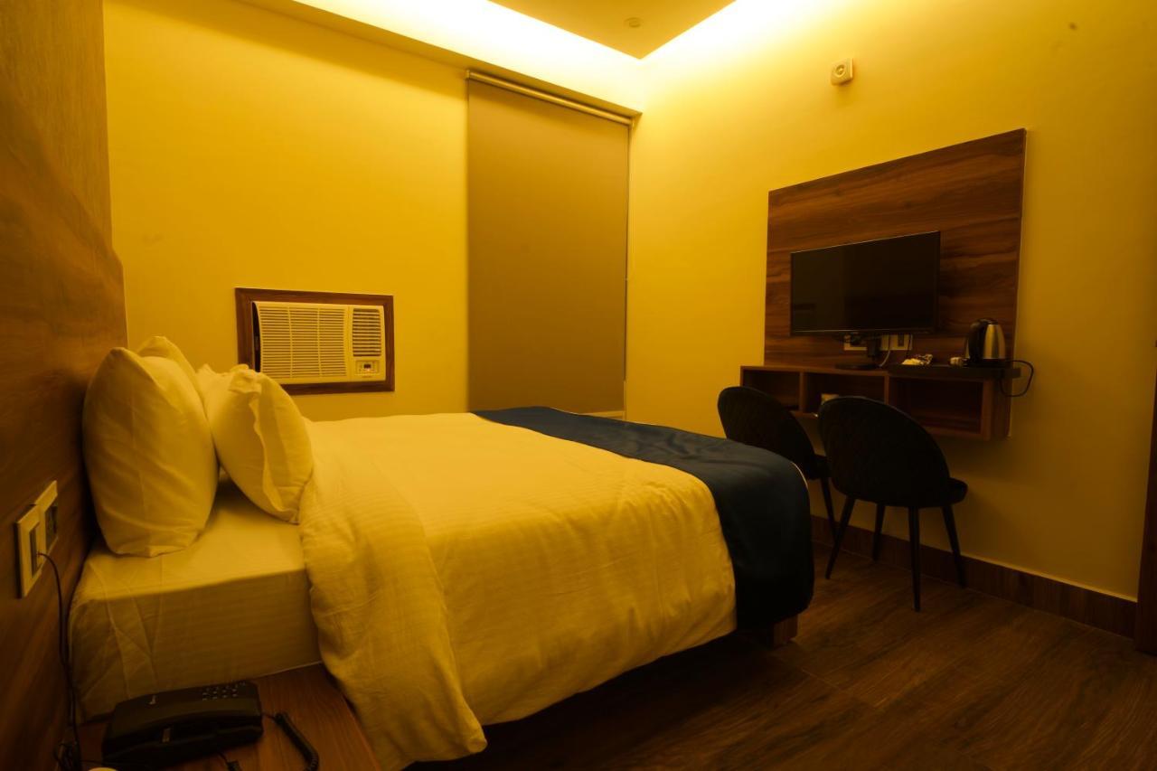 Dolphin Club Hotel Chinhat Kültér fotó