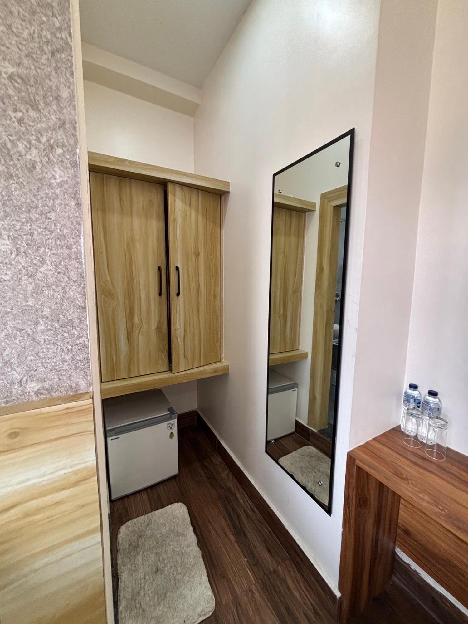Dolphin Club Hotel Chinhat Kültér fotó