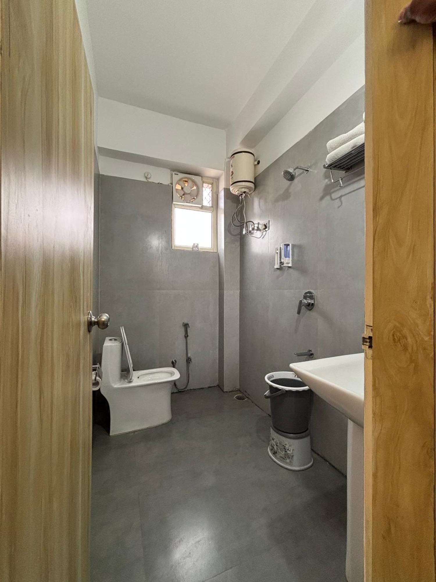 Dolphin Club Hotel Chinhat Kültér fotó